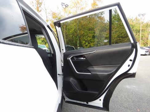 Used 2021 Toyota RAV4 XLE image 16