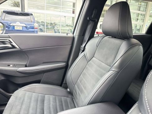 Used 2024 Mitsubishi Outlander 4WD Plug-In Hybrid image 15