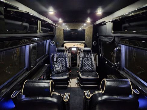 Used 2017 Mercedes-Benz Sprinter 3500 image 59