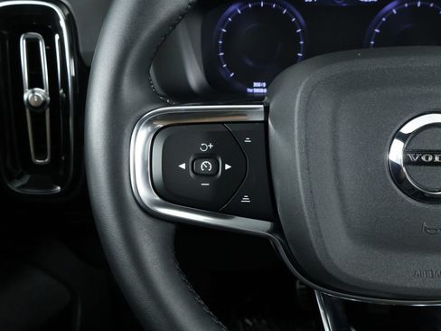 Certified 2022 Volvo XC40 T5 R-Design w/ Advanced Package AWD/4WD image 10