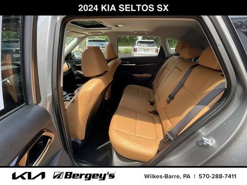 Certified 2024 Kia Seltos SX w/ SX Sunroof Package AWD/4WD image 18