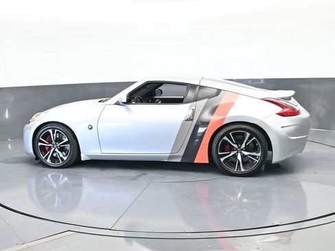 Used 2020 Nissan 370Z w/ Sport Package image 3