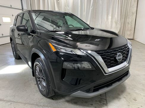 Used 2023 Nissan Rogue S image 14