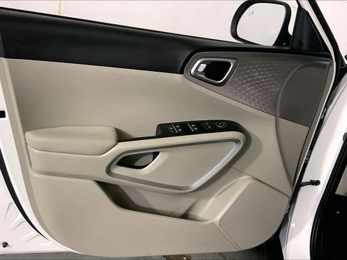 Certified 2025 Kia Soul LX w/ LX Technology Package FWD image 24