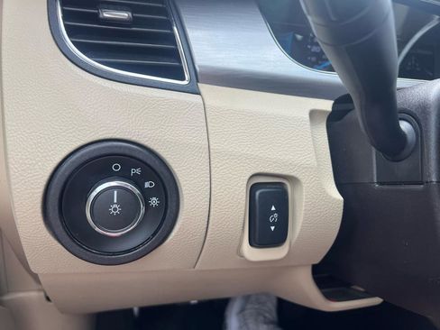 Used 2018 Ford Taurus SEL w/ Equipment Group 201A image 35