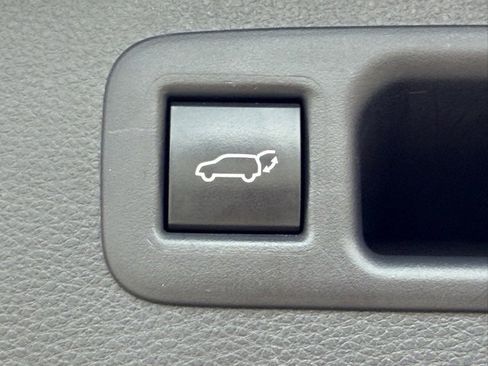 Used 2021 Toyota Highlander XLE image 42