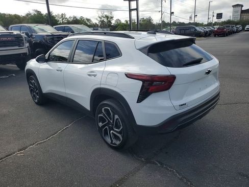 Used 2024 Chevrolet Trax RS w/ Driver Confidence Package image 3