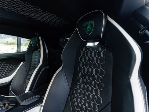 Used 2024 Lamborghini Revuelto image 32