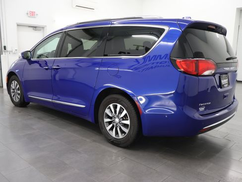 Used 2020 Chrysler Pacifica Touring-L Plus FWD image 6