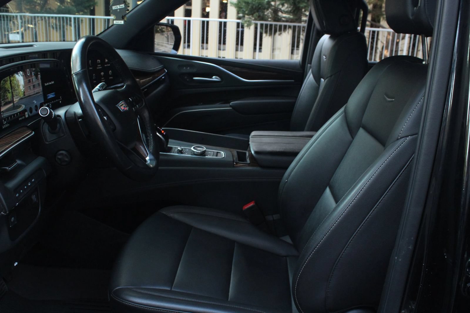 Used 2021 Cadillac Escalade Luxury AWD/4WD image 14