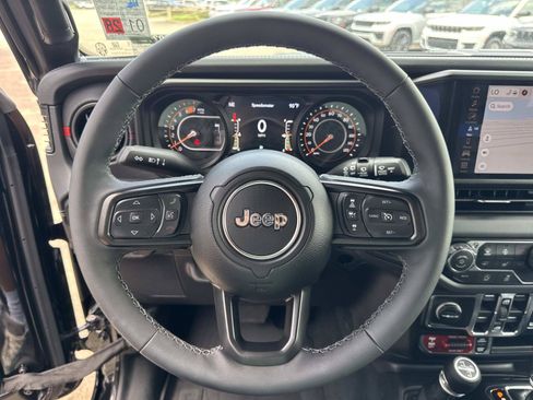 Used 2026 Jeep Wrangler Unlimited Rubicon AWD/4WD image 21