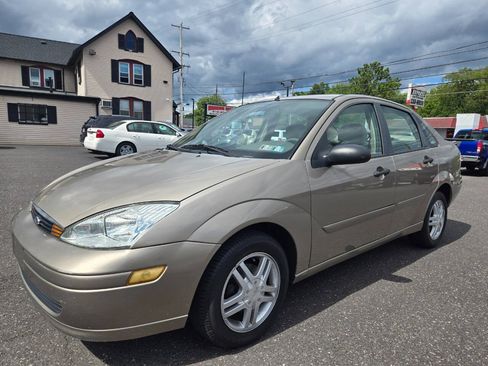 Used 2003 Ford Focus SE FWD image 11