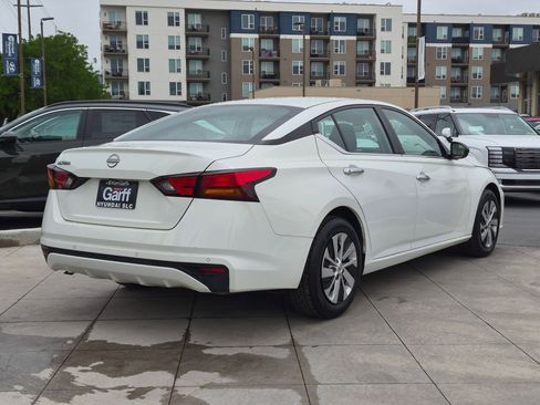 Used 2024 Nissan Altima 2.5 S FWD image 3