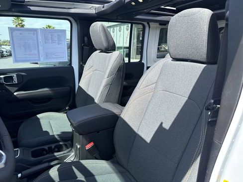 Certified 2025 Jeep Wrangler Unlimited Sahara w/ Safety Group image 15