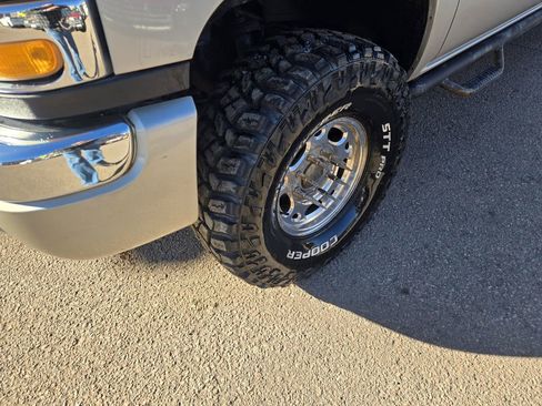 Used 2005 GMC Sierra 2500 SLE w/ Heavy-Duty Power Package image 4