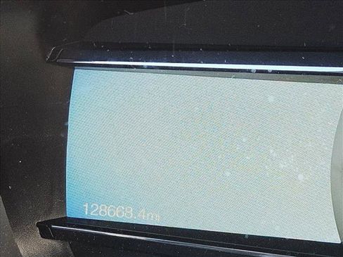 Used 2018 Ford Explorer XLT w/ Equipment Group 202A image 10