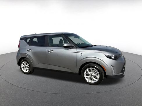 Used 2025 Kia Soul LX w/ LX Technology Package image 2