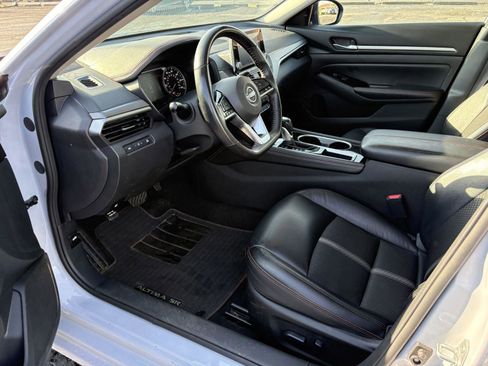Used 2024 Nissan Altima 2.5 SR FWD image 14