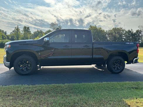 Used 2020 Chevrolet Silverado 1500 LT w/ Trailering Package AWD/4WD image 2