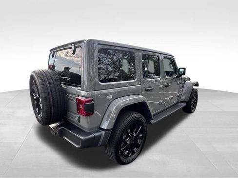Used 2023 Jeep Wrangler Unlimited Sahara w/ Cold Weather Group AWD/4WD image 7
