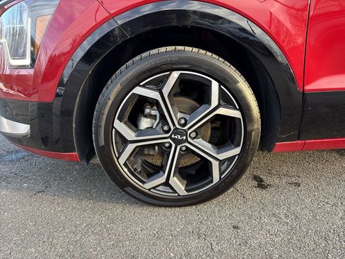 Used 2023 Kia Niro EX Touring image 10