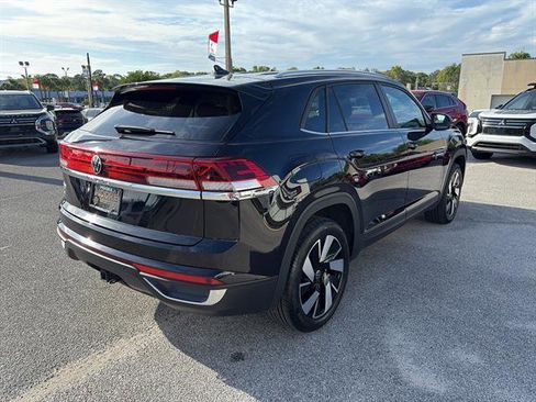 Certified 2025 Volkswagen Atlas Cross Sport SE FWD image 5