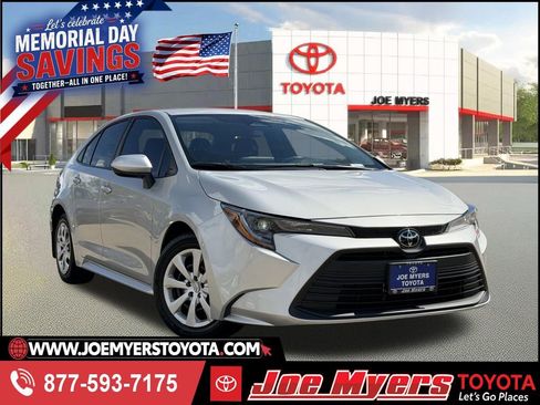 Used 2025 Toyota Corolla LE FWD image 1