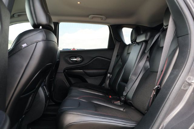 Used 2020 Jeep Cherokee Trailhawk w/ Cold Weather Group AWD/4WD image 8