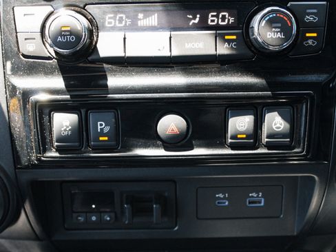 Used 2021 Nissan Titan PRO-4X w/ Pro-4x Convenience Package AWD/4WD image 24
