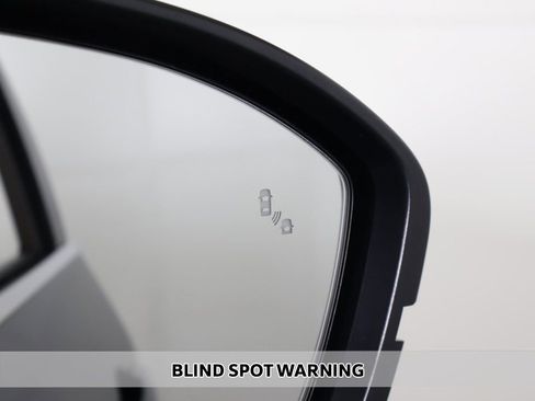 Used 2023 Nissan Pathfinder SV image 4