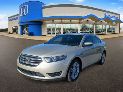 Used 2018 Ford Taurus SEL w/ Equipment Group 201A image 4