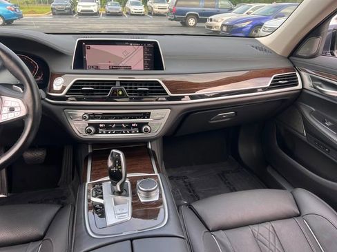 Used 2020 BMW 740i w/ Premium Package RWD image 16