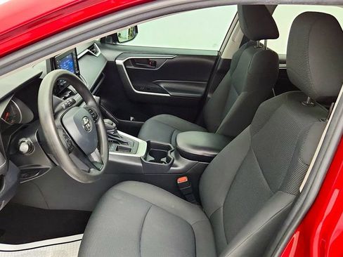 Used 2020 Toyota RAV4 LE FWD image 13