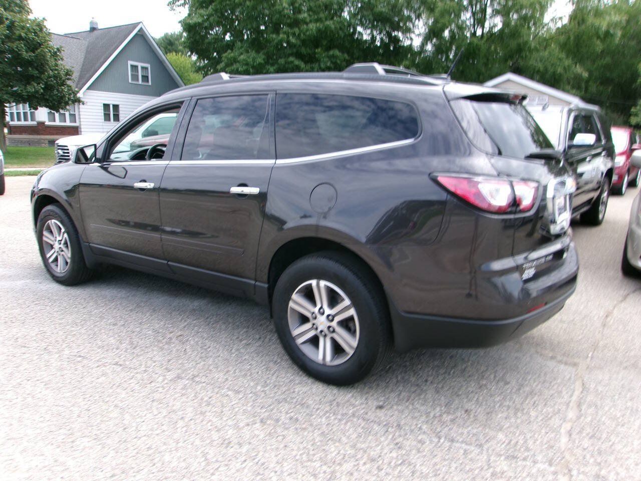 Used 2017 Chevrolet Traverse LT AWD/4WD image 4