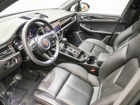 Certified 2026 Porsche Macan AWD/4WD image 9