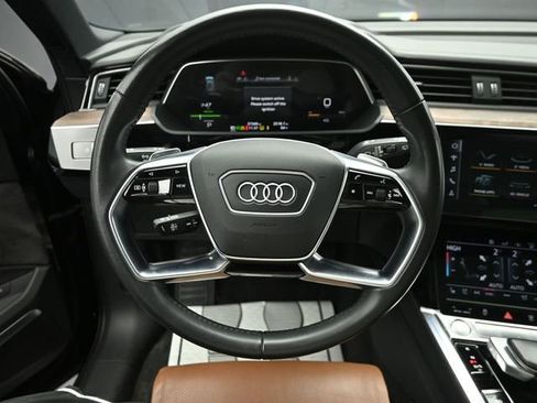 Used 2019 Audi e-tron Prestige w/ Prestige Package image 15
