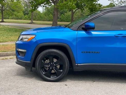Used 2018 Jeep Compass Latitude w/ Popular Equipment Group FWD image 10