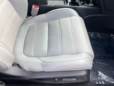 Used 2017 Honda CR-V Touring image 15