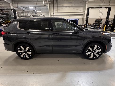 Used 2025 Mitsubishi Outlander SEL image 9
