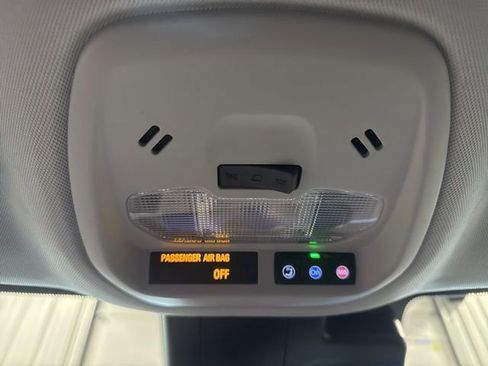 Used 2025 Chevrolet Trax LT w/ LT Convenience Package image 26