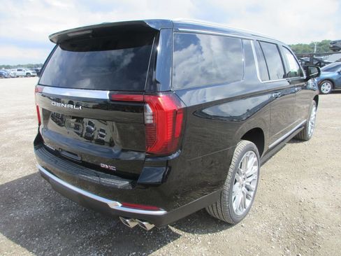 New 2026 GMC Yukon XL Denali w/ Denali Reserve Package AWD/4WD image 4