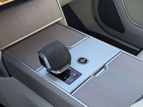 Used 2025 Land Rover Range Rover Long Wheelbase Autobiography image 9