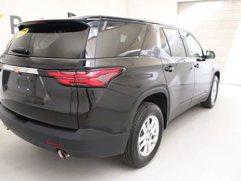 Used 2023 Chevrolet Traverse LS FWD image 9