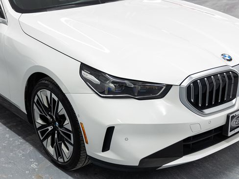 Used 2024 BMW 530i xDrive w/ Premium Package image 14