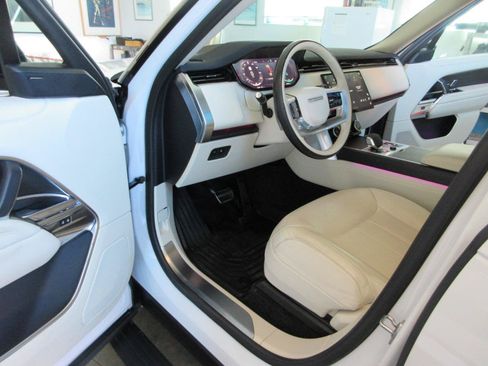 Used 2023 Land Rover Range Rover SE AWD/4WD image 7