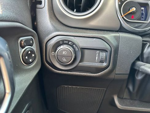 Used 2023 Jeep Gladiator Sport AWD/4WD image 19