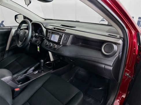 Used 2018 Toyota RAV4 LE image 32