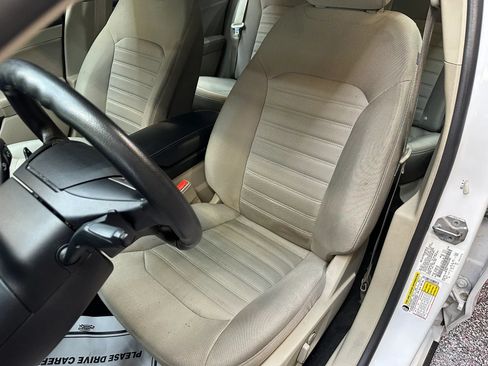 Used 2019 Ford Fusion SE FWD image 18