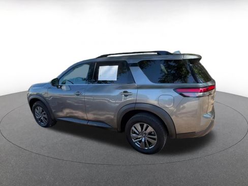 Used 2025 Nissan Pathfinder SV AWD/4WD image 10
