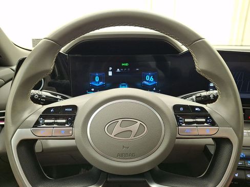 Used 2024 Hyundai Elantra SEL w/ Convenience Package FWD image 19